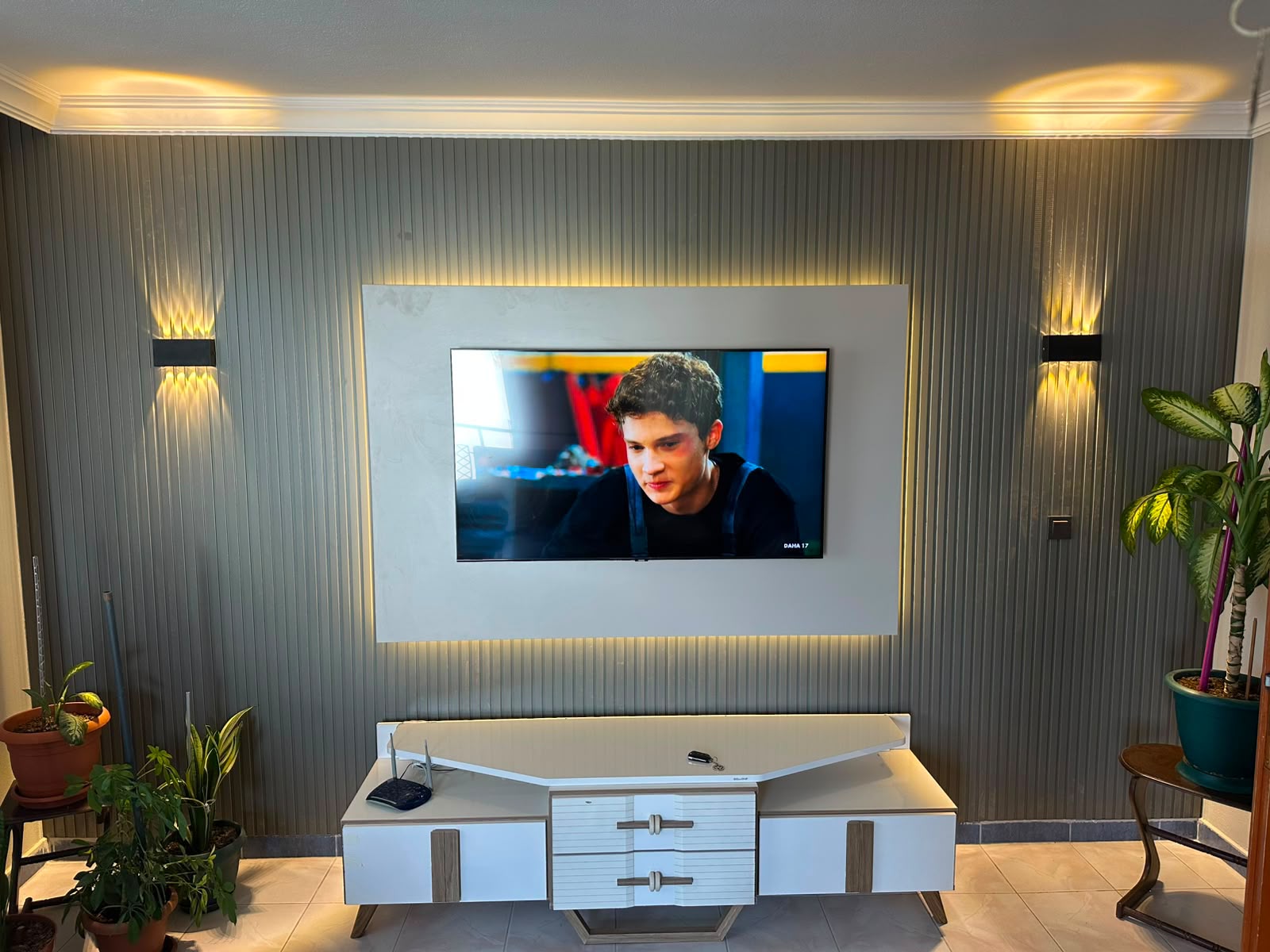 TV Ünitesi ve Dikey Çıta Panel Uygulaması